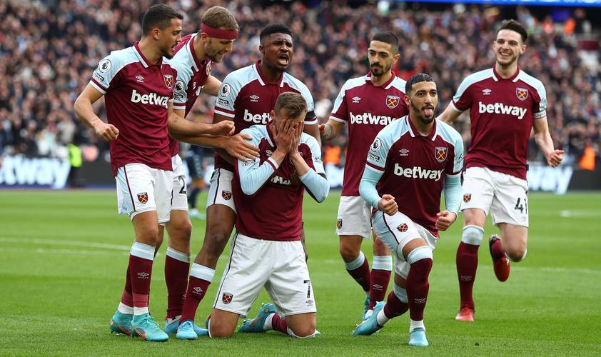 内马尔时隔3年半再度上演帽子戏法，助球队赢下保级关键战